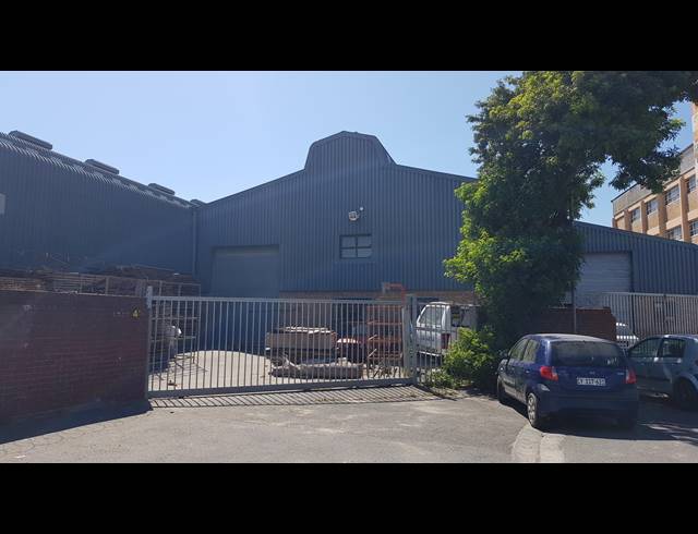 450M² FACTORY TO LET IN TRIANGLE FARM